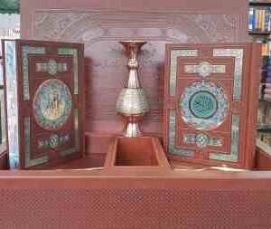 مجموعه قرآن کریم و دیوان حافظ به همراه گلدان خاتم ( کاغذ کلاسه تمام رنگی جعبه لپ تابی پلاک دار )