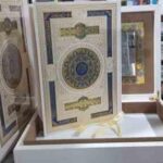 قرآن کریم رنگ سفید - عروس ( رحلی - کاغذ گلاسه تمام رنگی - جعبه لپ تابی - پلاک دار )