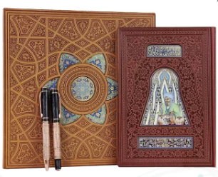 خیام وزیری مصور چرم خودکار روان نویس طرحدار ( چرمی پلاک رنگی - وزیری - جعبه لپتاپی )